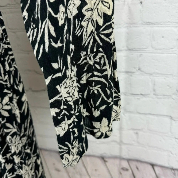 Volcom Salty Free Dress Black White Floral Size Small - Picture 4 of 10